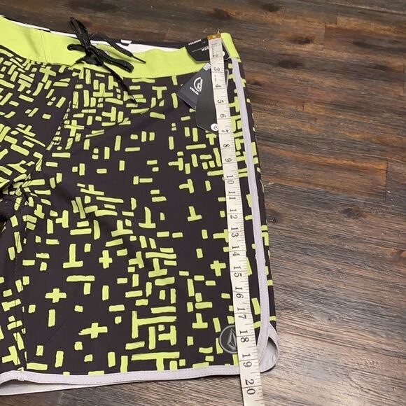 Volcom mod tech hybrid shorts size 32 NWT - Picture 7 of 9